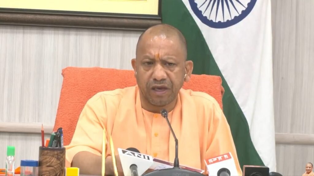 गोरखपुर-में-नूडल्स-फैक्ट्री-में-बॉयलर-फटने-में-7-मजदूर-झुलसे,-cm-योगी-ने-लिया-घटना-का-संज्ञान