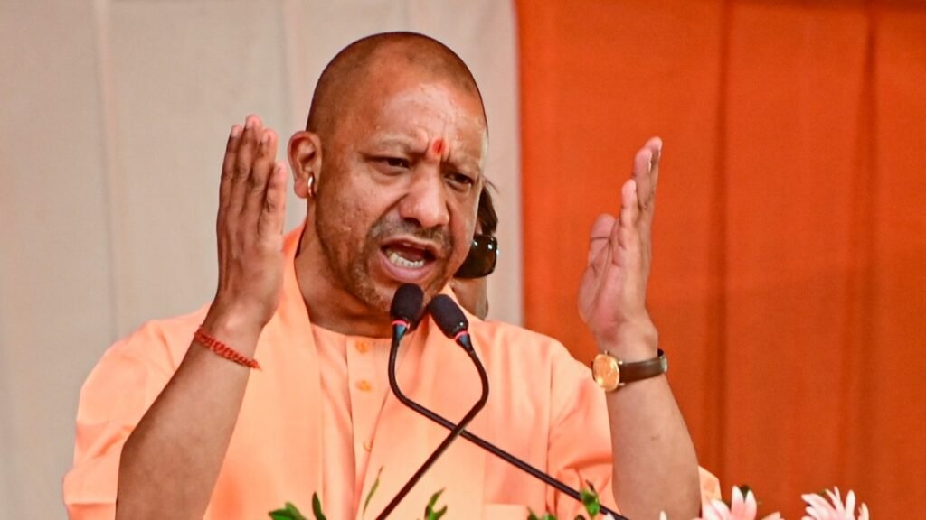 बहावलपुर-में-आतंकियों-के-जनाजे-का-जिक्र-कर-सीएम-योगी-ने-बोला-बड़ा-हमला,-कहा-पाक-सेना-के-लोग…
