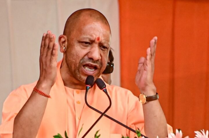 बहावलपुर-में-आतंकियों-के-जनाजे-का-जिक्र-कर-सीएम-योगी-ने-बोला-बड़ा-हमला,-कहा-पाक-सेना-के-लोग…
